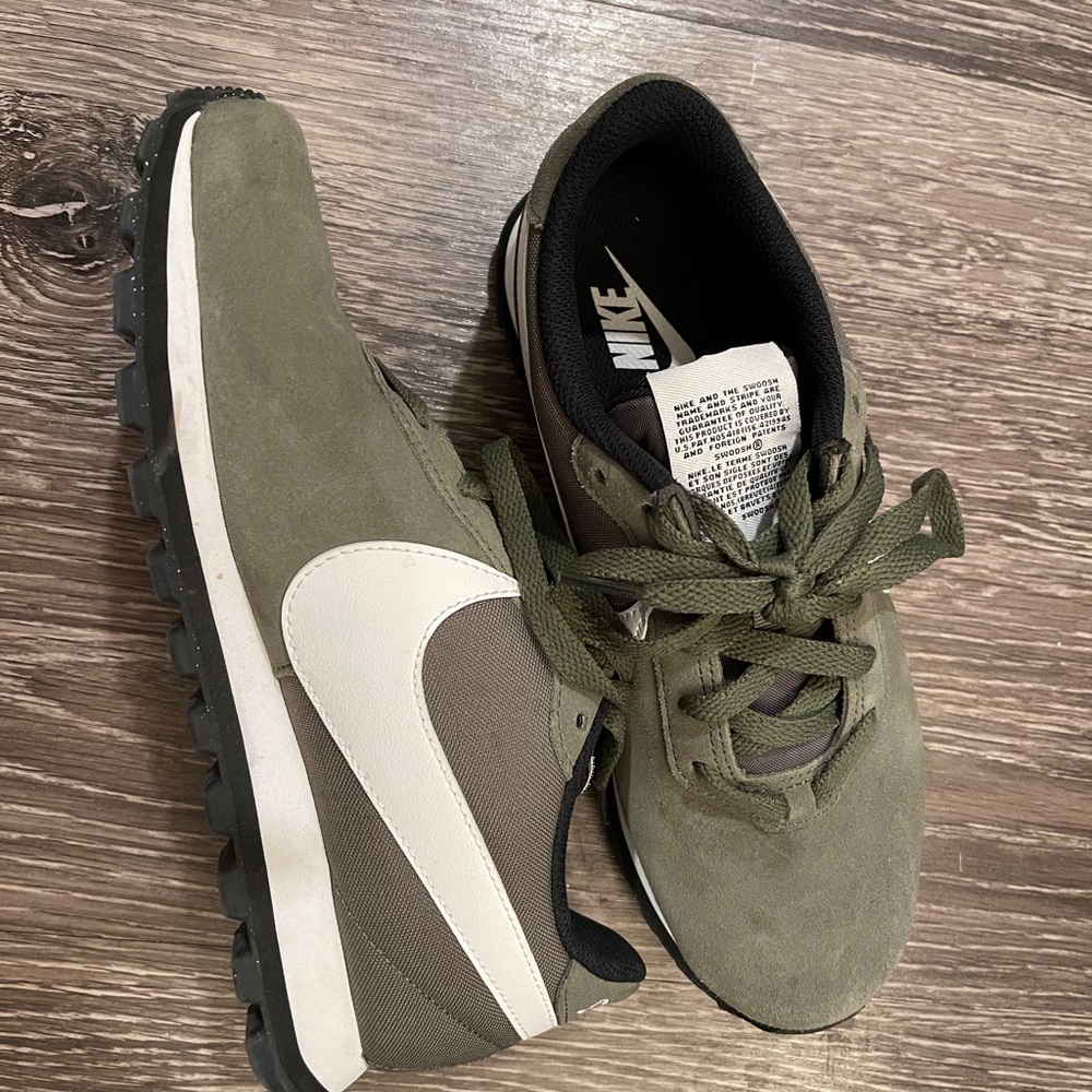Dark Green Nike Sneakers 7.5